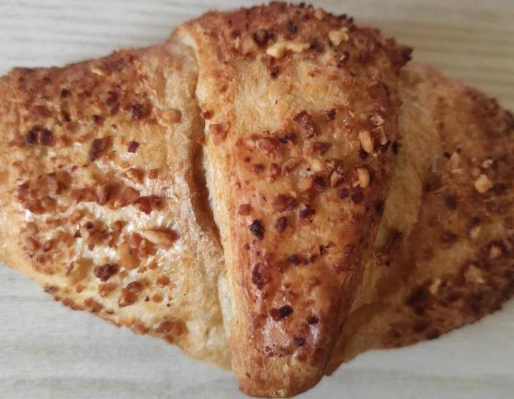 Zdjęcia - Croissant z nadzieniem orzechowym Biedronka