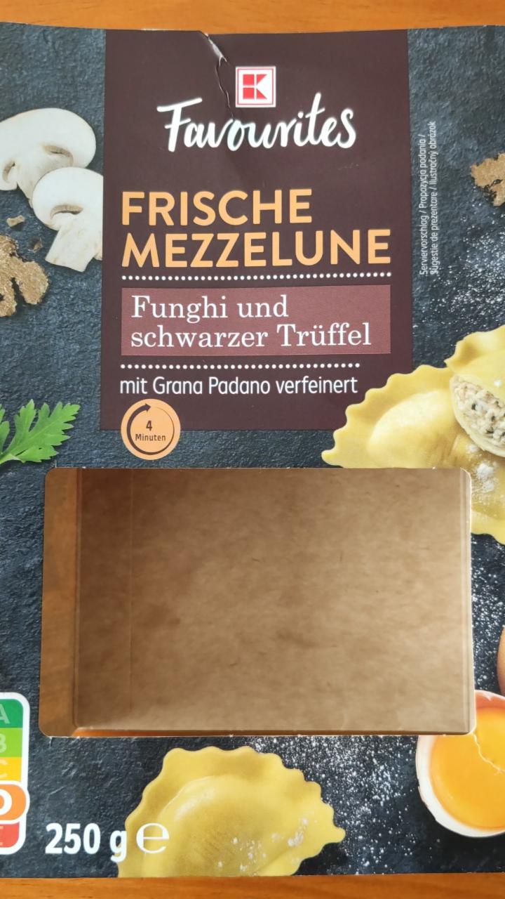 Zdjęcia - Frische Mezzelune Funghi und schwarzer Trüffel K-Favourites