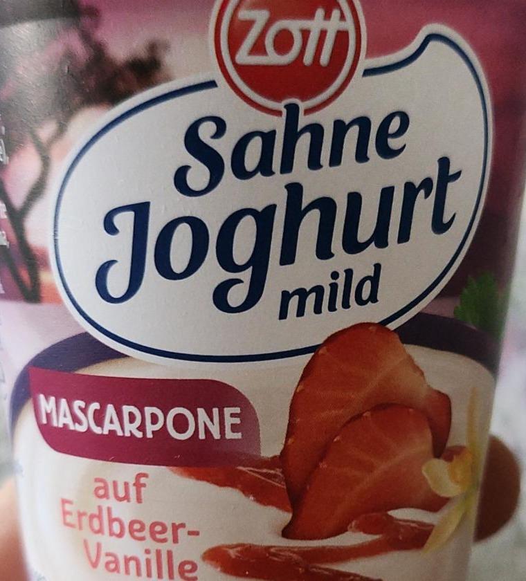 Zdjęcia - Jogurt smak mascarpone, truskawki i wanilii Zott