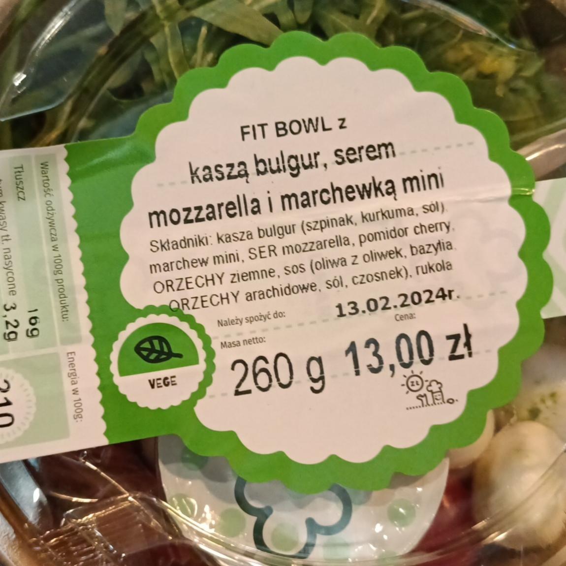 Zdjęcia - Fitbowl z kaszą bulgur serem mozzarella i marchewką mini Ślimak