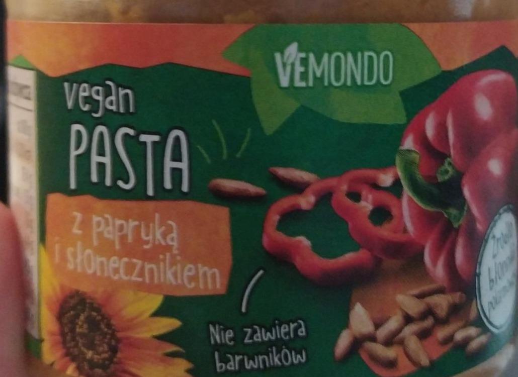 Zdjęcia - Wegańska pasta z papryką i słonecznikiem Vemondo