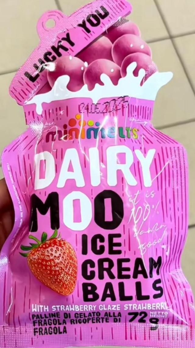 Zdjęcia - Dairy moo ice cream balls strawberry Mini melts