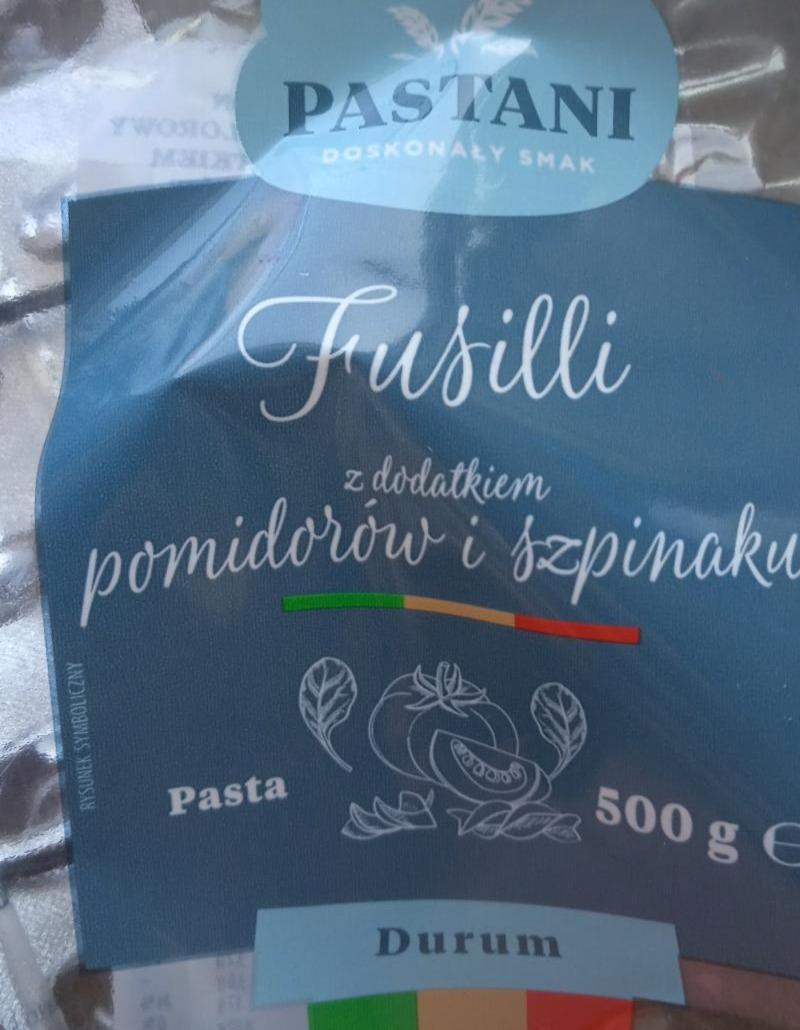 Zdjęcia - Makaron Fusilli z dodatkiem pomidorów i szpinaku