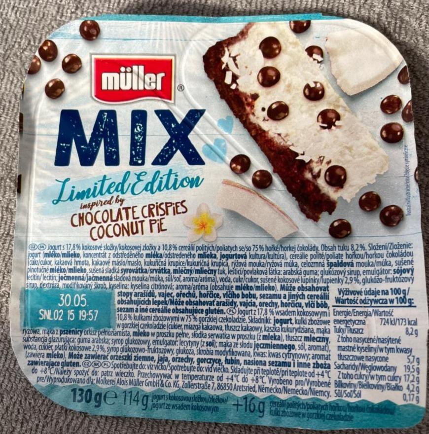 Zdjęcia - Müller Mix Jogurt z wsadem kokosowym i kulkami zbożowymi w gorzkiej czekoladzie 130 g