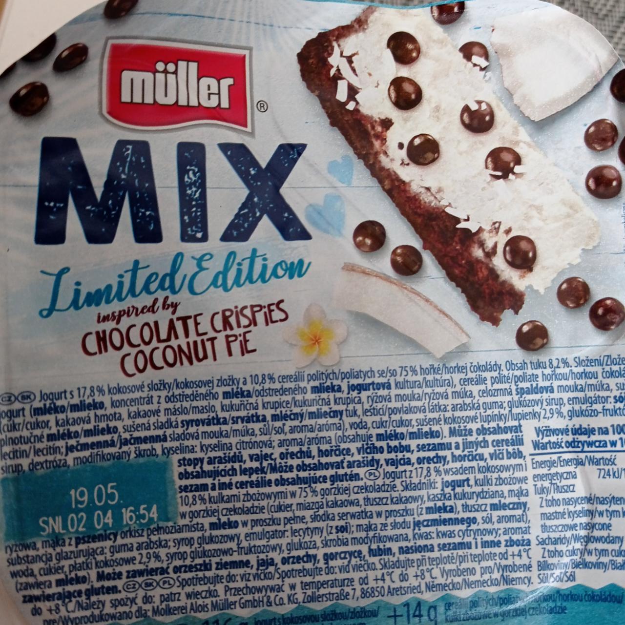 Zdjęcia - Müller Mix Jogurt z wsadem kokosowym i kulkami zbożowymi w gorzkiej czekoladzie 130 g