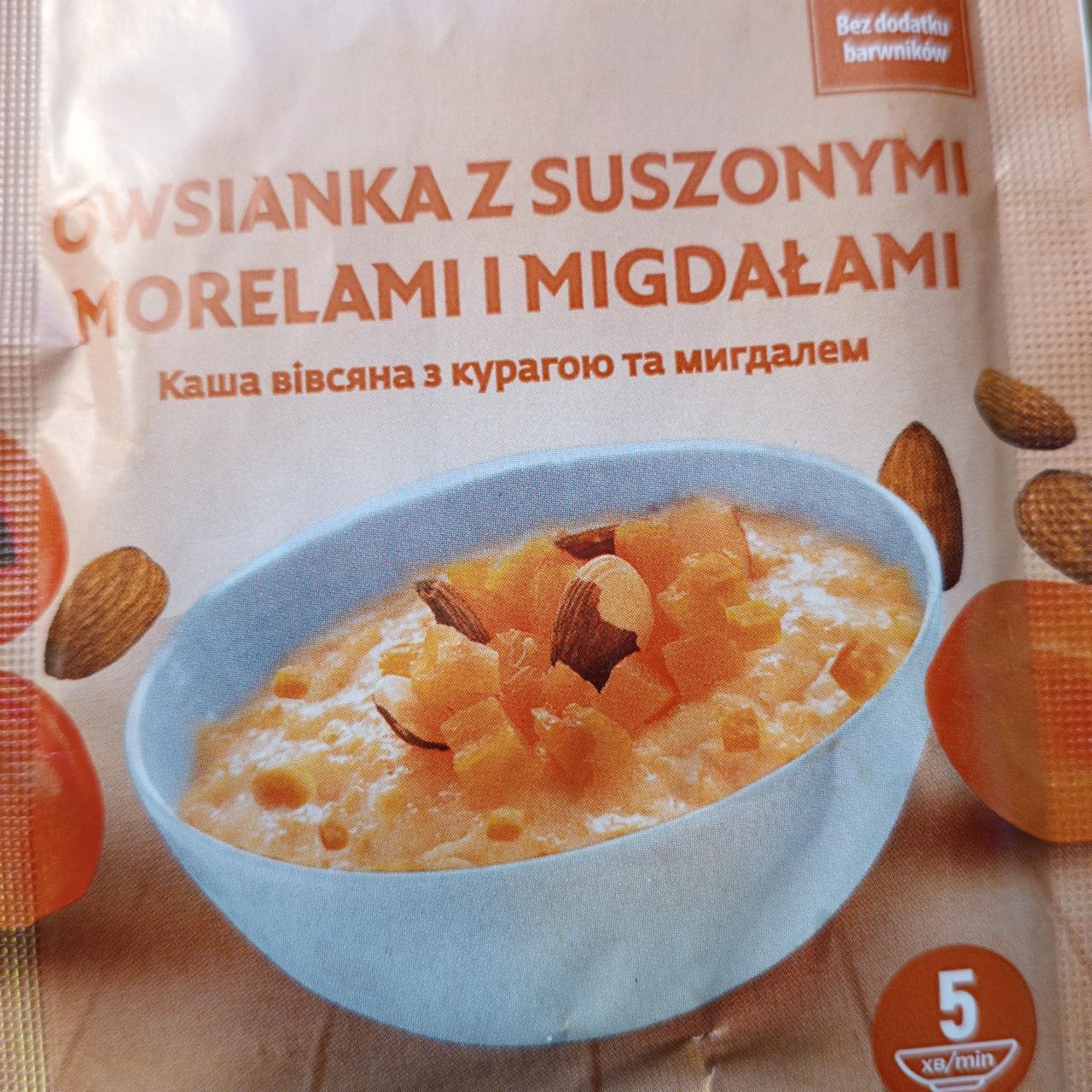 Zdjęcia - Owsianka z suszonymi morelami i migdałami Dobrodiya