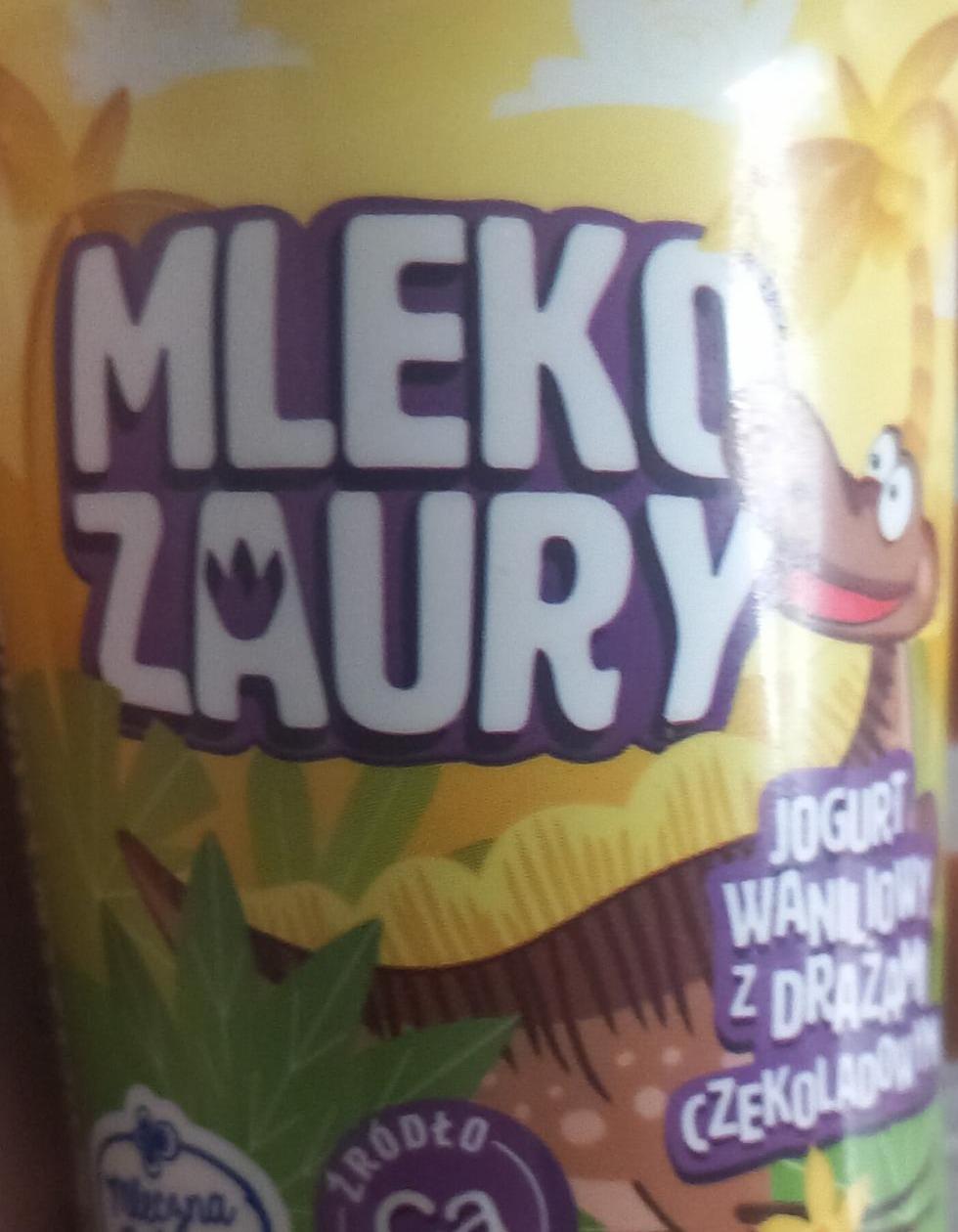 Zdjęcia - Jogurt waniliowy z drażami czekoladowymi Mleko Zaury Mleczna Polana