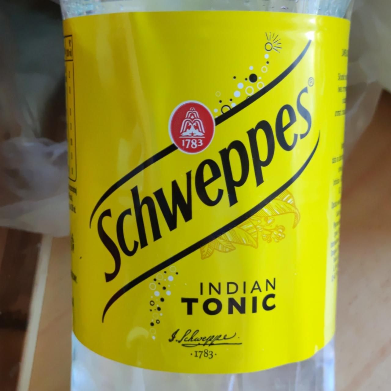 Zdjęcia - Schweppes Indian Tonic Napój gazowany 1,2 l