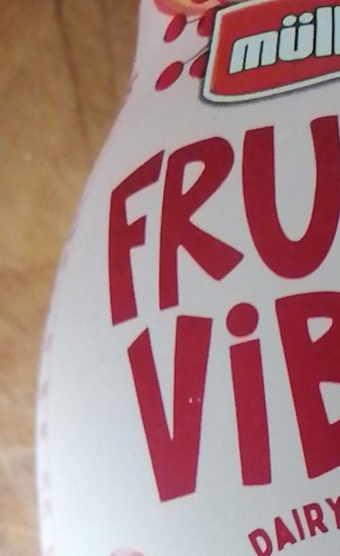 Zdjęcia - Fruity Vibes dairy drink peach pomegranate cranberry