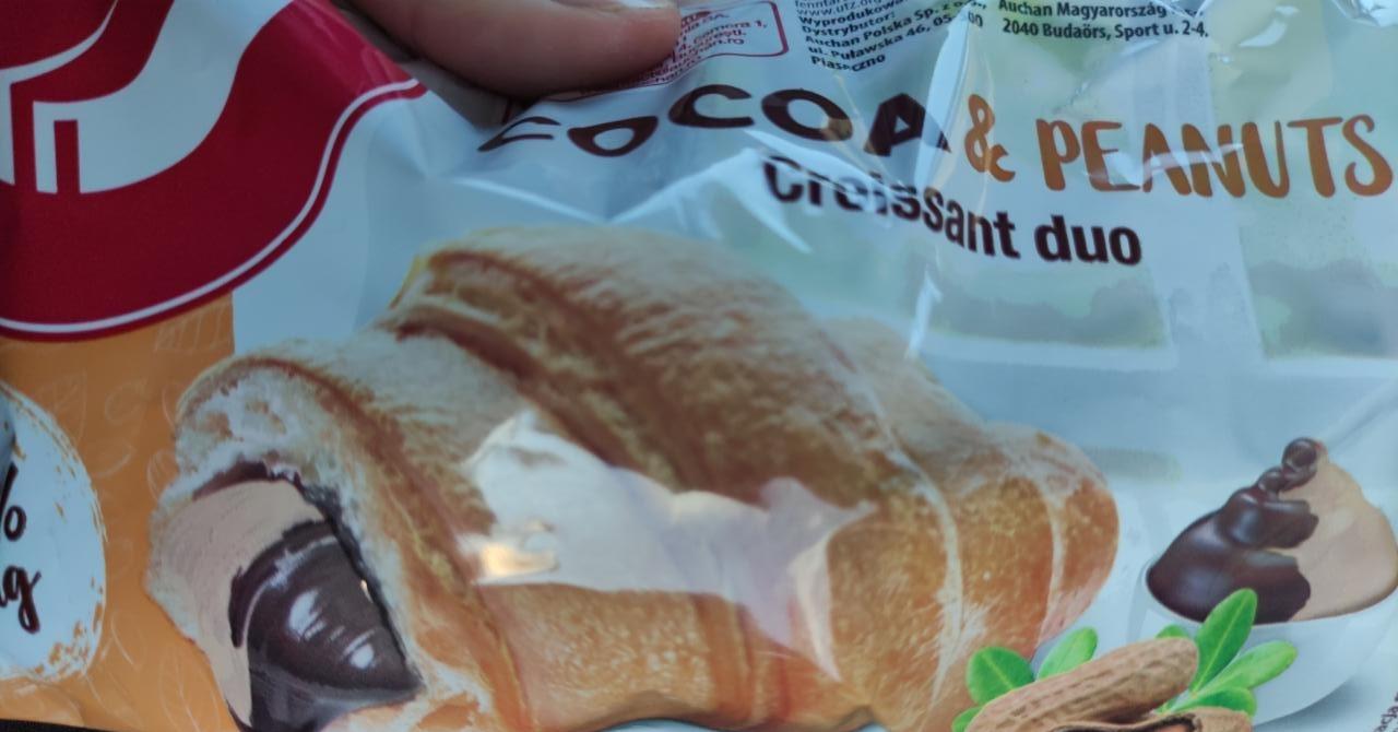 Zdjęcia - Croissant z nadzieniem o smaku kakaowym i orzeszków ziemnych auchan