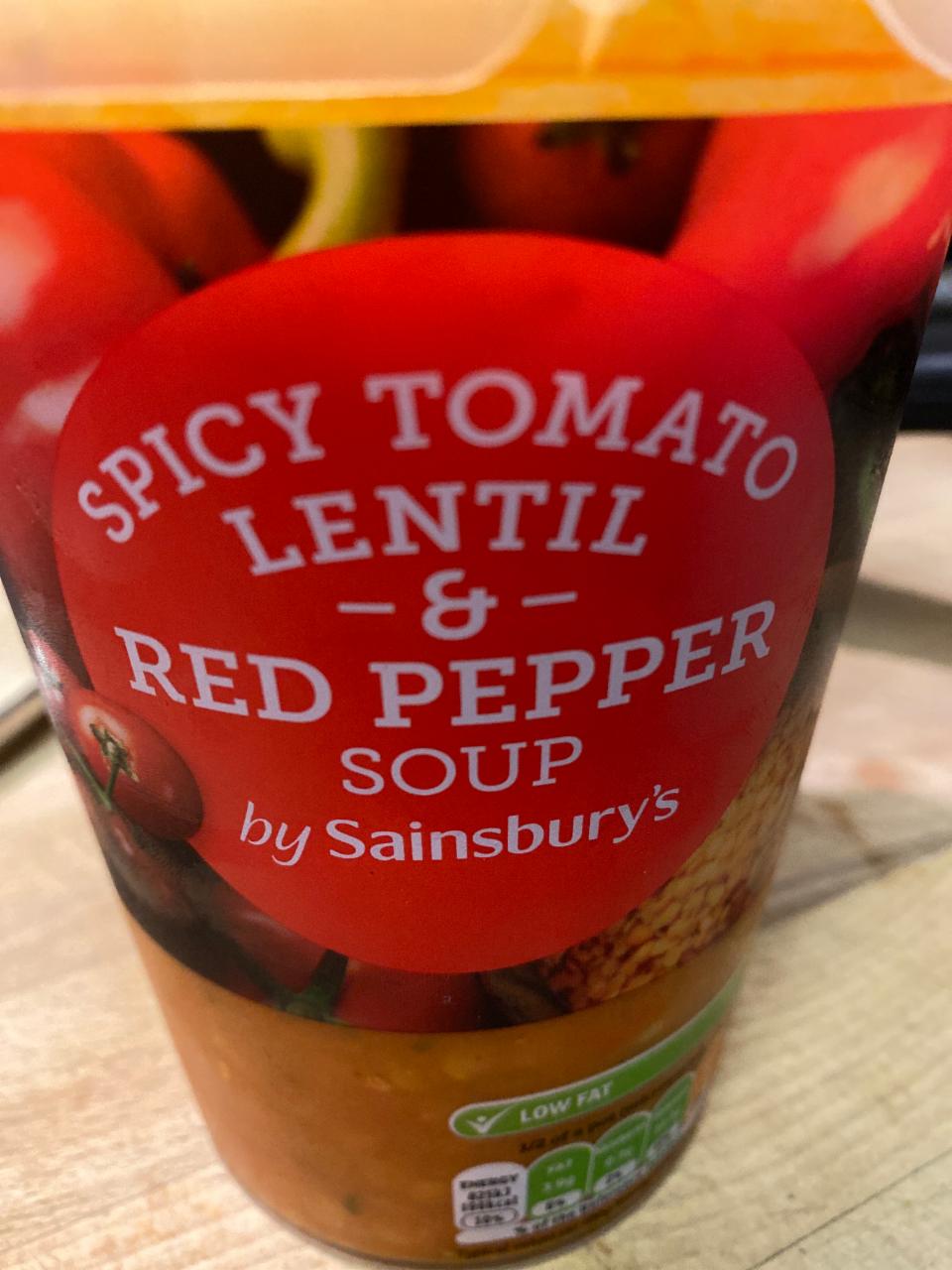 Zdjęcia - Spicy Tomato Lentil & Red Pepper Soup by Sainsbury's
