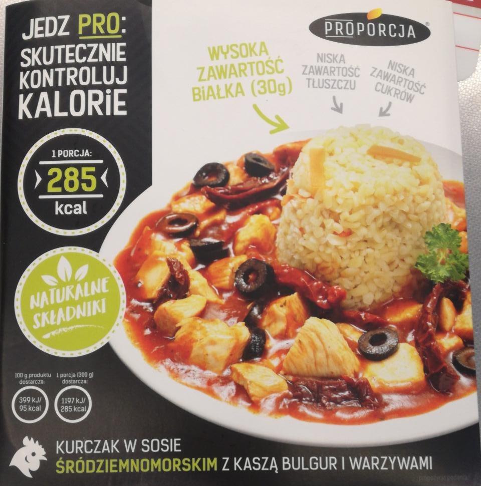 Zdjęcia - Kurczak w sosie śródziemnomorskim z kaszą bulgur i warzywami 300 g Proporcja