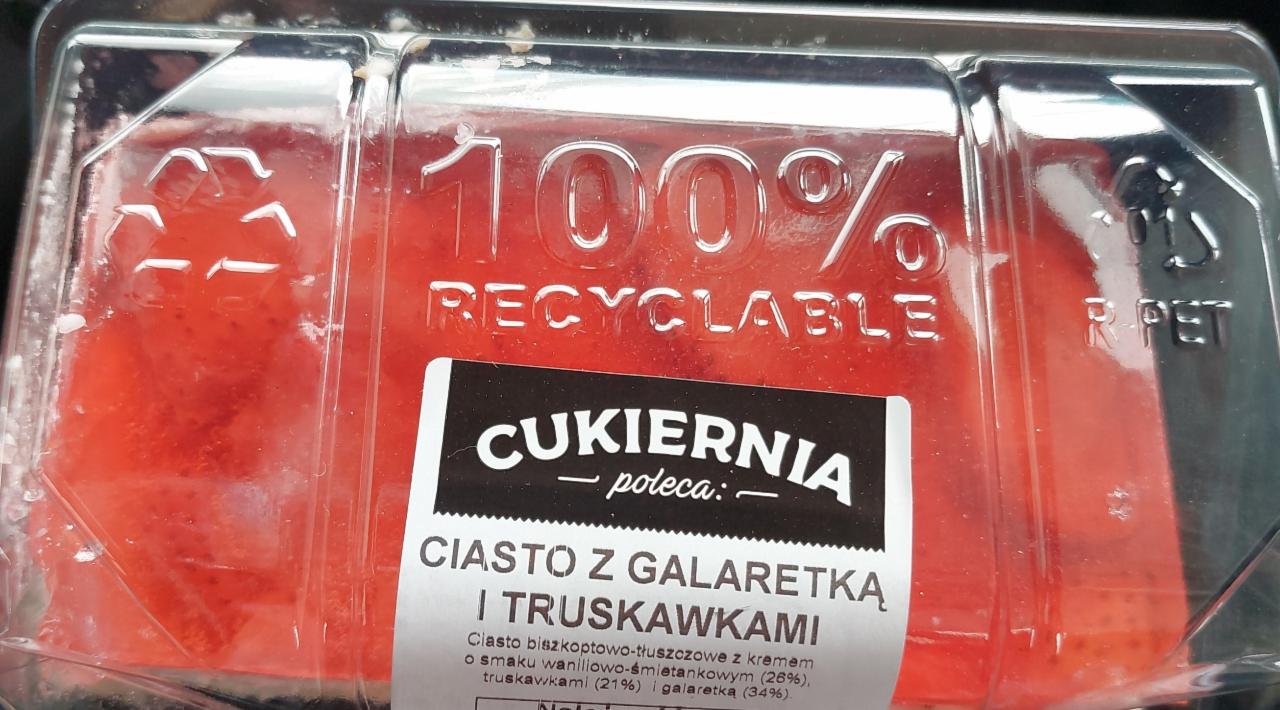 Zdjęcia - Ciasto z galaretką i truskawkami biedronka