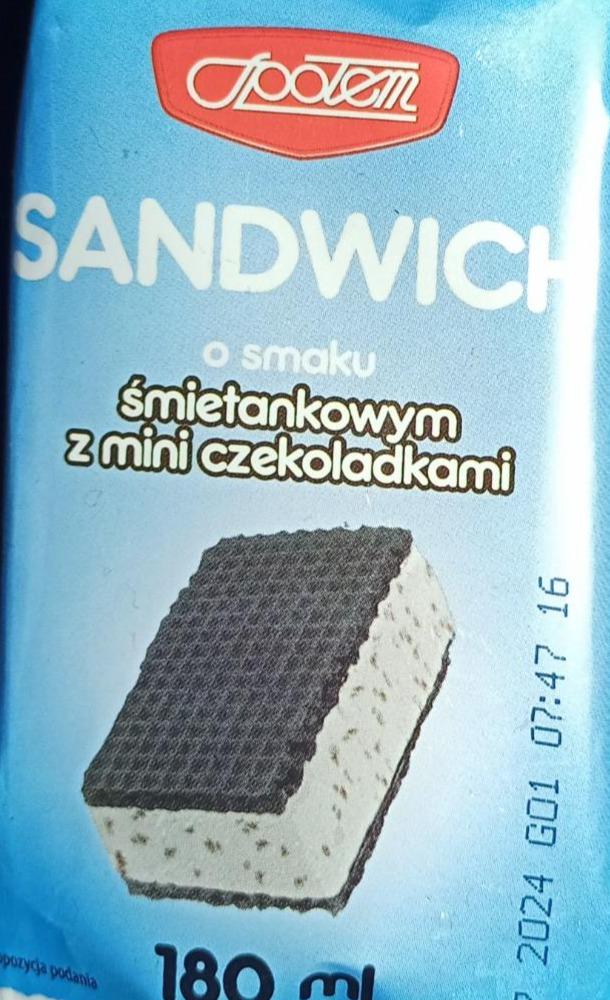 Zdjęcia - Sandwich śmietankowy z mini czekoladkami Społem