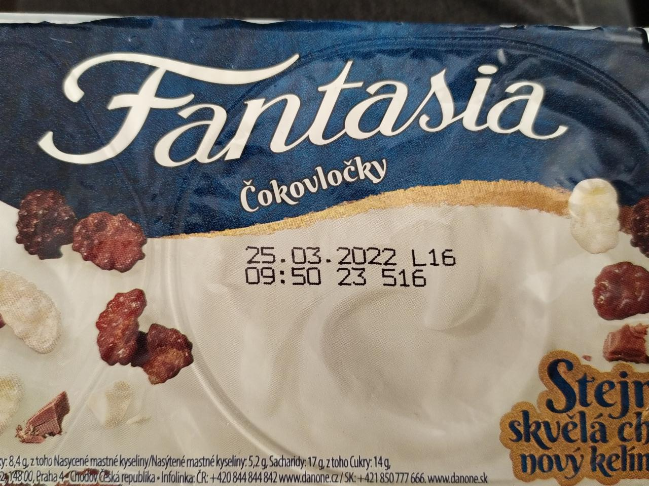 Zdjęcia - Fantasia Jogurt kremowy ze zbożowymi gwiazdkami w czekoladzie 106 g