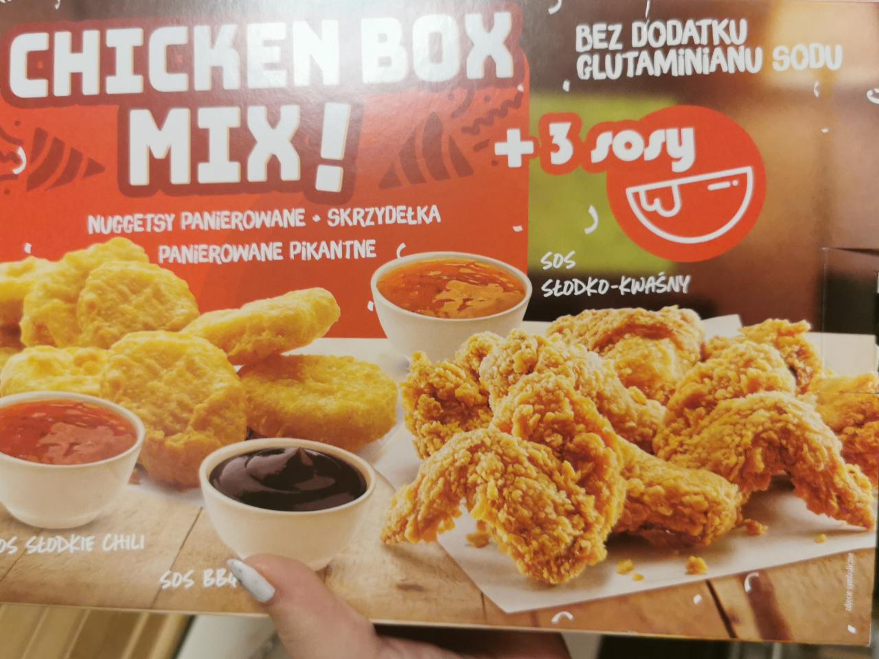 Zdjęcia - Nuggetsy Skrzydełka panierowane pikantne Chicken Box Mix - nuggetsy