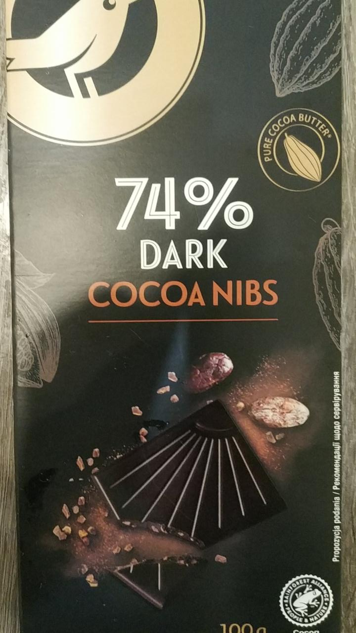 Zdjęcia - Czekolada gorzka 74% kakao z karmelizowanymi ziarnami kakao auchan