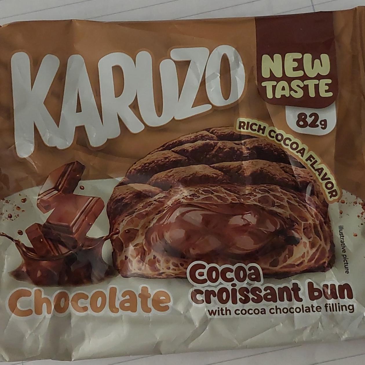 Zdjęcia - Chocolate cocoa croissant bun with cocoa chocolate filling Karuzo