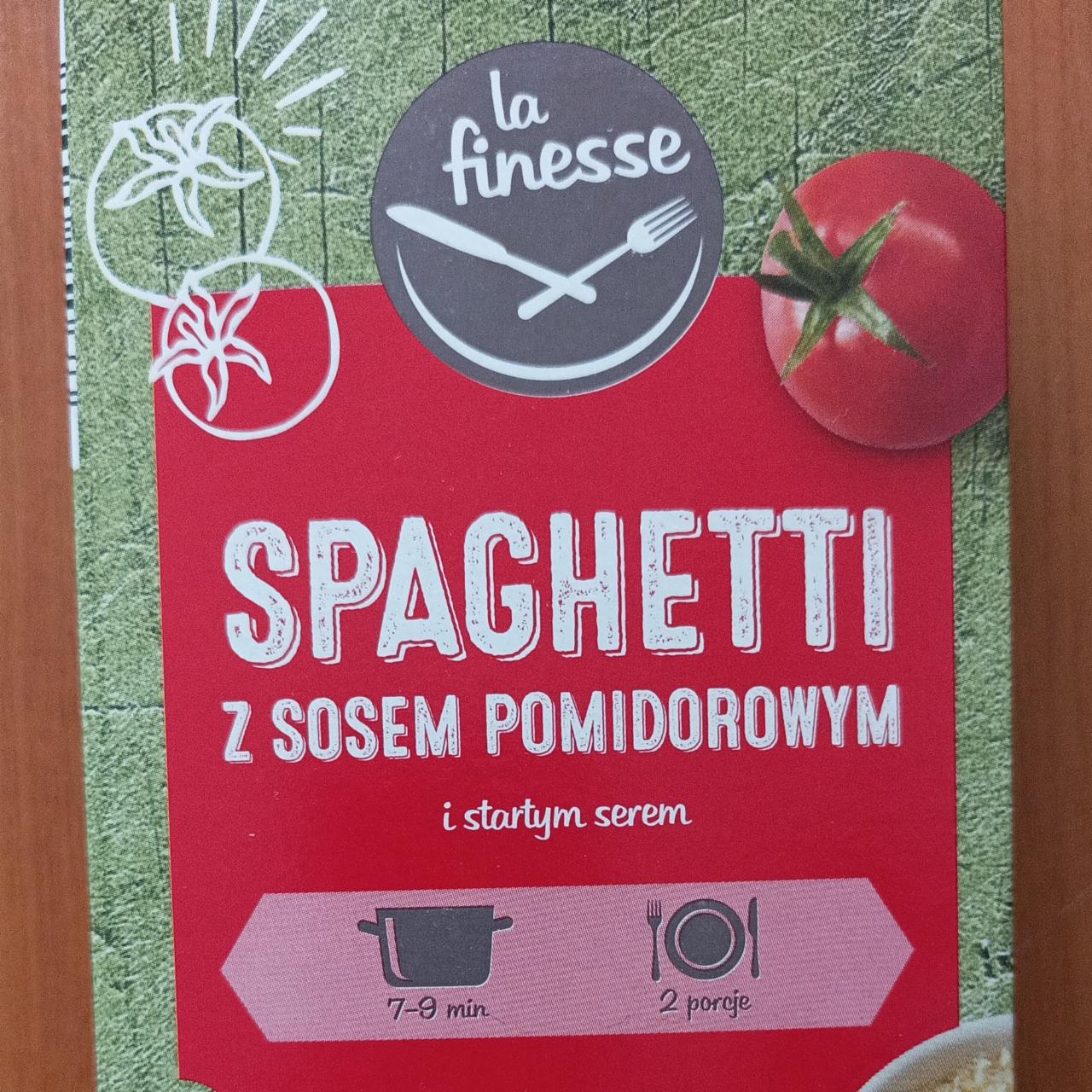 Zdjęcia - Spaghetti z sosem pomidorowym i startym serem La Finesse