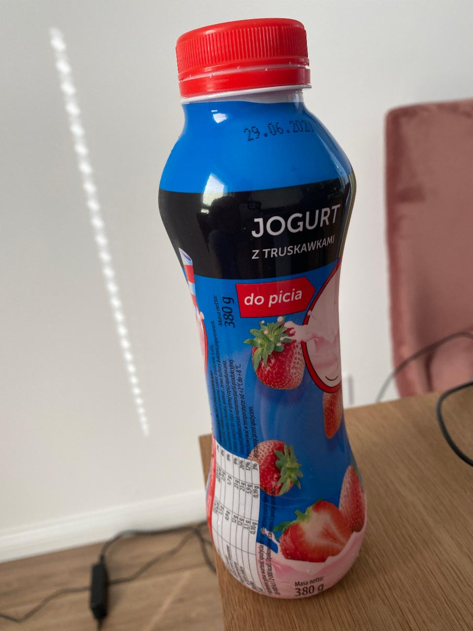 Zdjęcia - Jogurt do picia z truskawkami