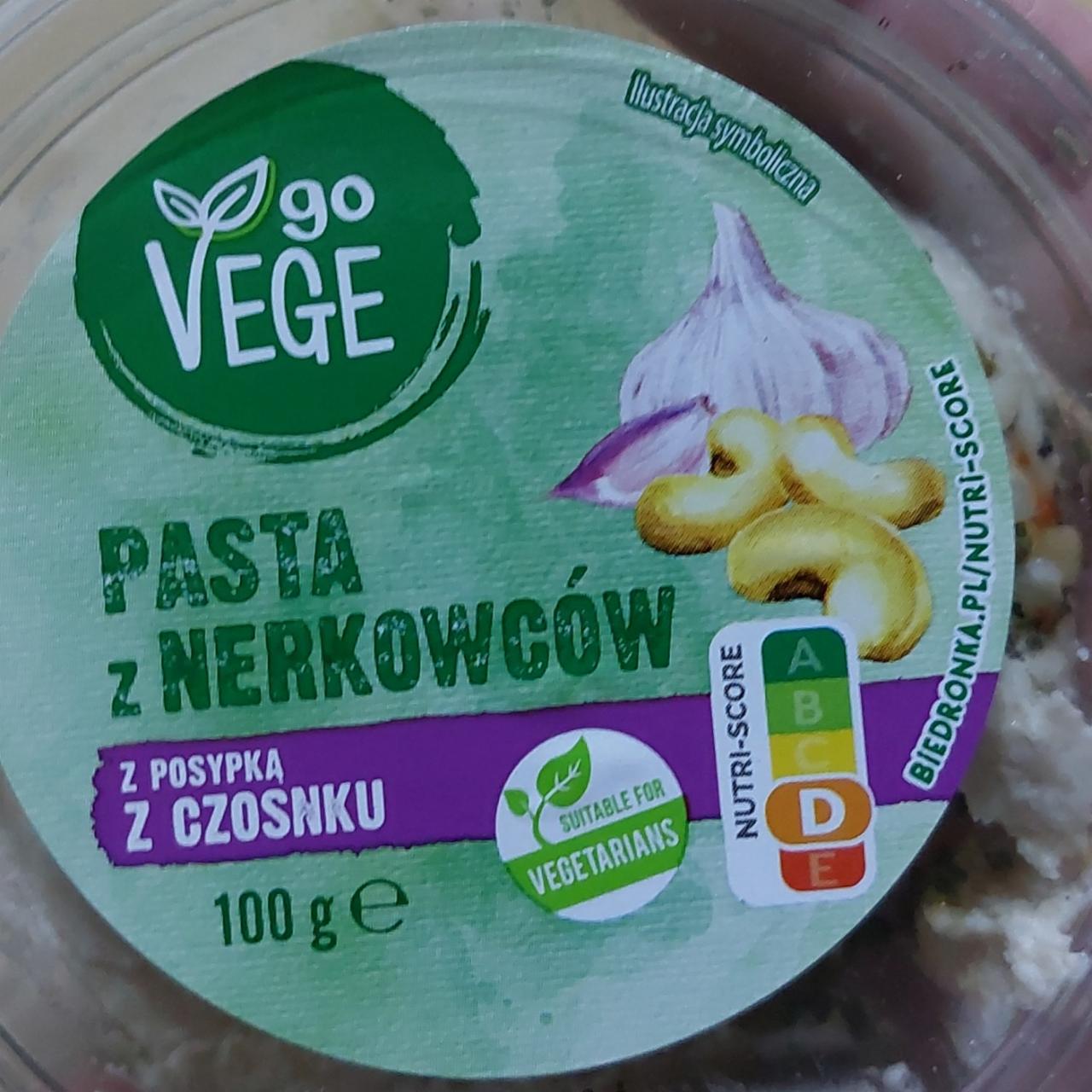 Zdjęcia - Pasta z nerkowców z posypką z czosnku Go Vege