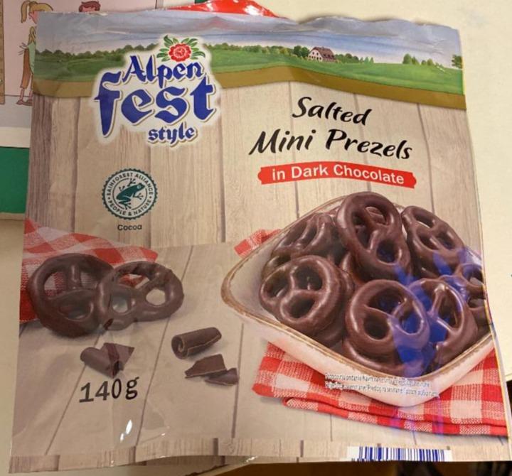 Zdjęcia - Salted Mini Pretzels in Dark chocolate Alpenfest style
