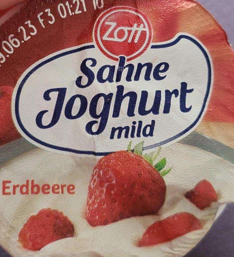 Zdjęcia - Sahne Joghurt Erdbeere Zott