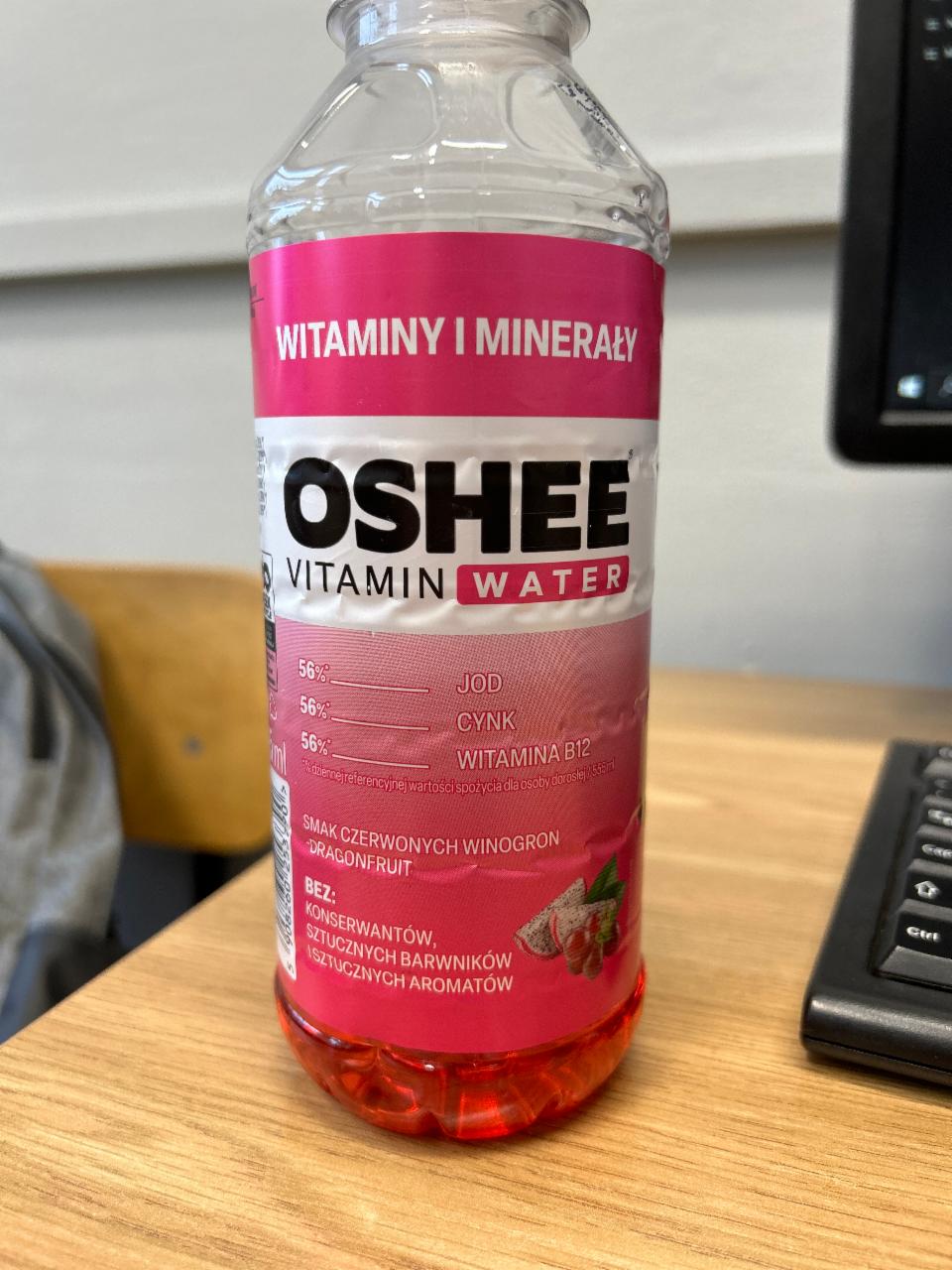 Zdjęcia - Oshee Vitamin Isotonic Water Napój niegazowany aloes + schisandra 555 ml