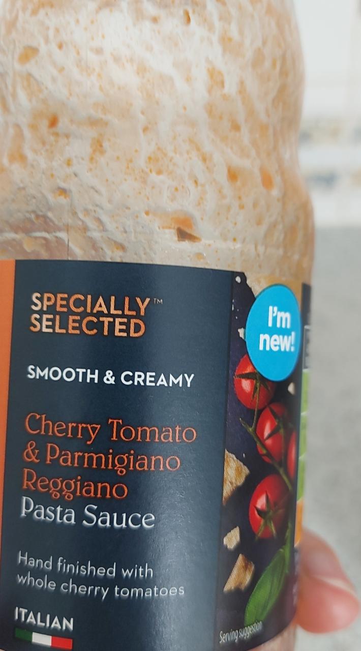 Zdjęcia - cherry tomato and parmigiano reggiano specially selected