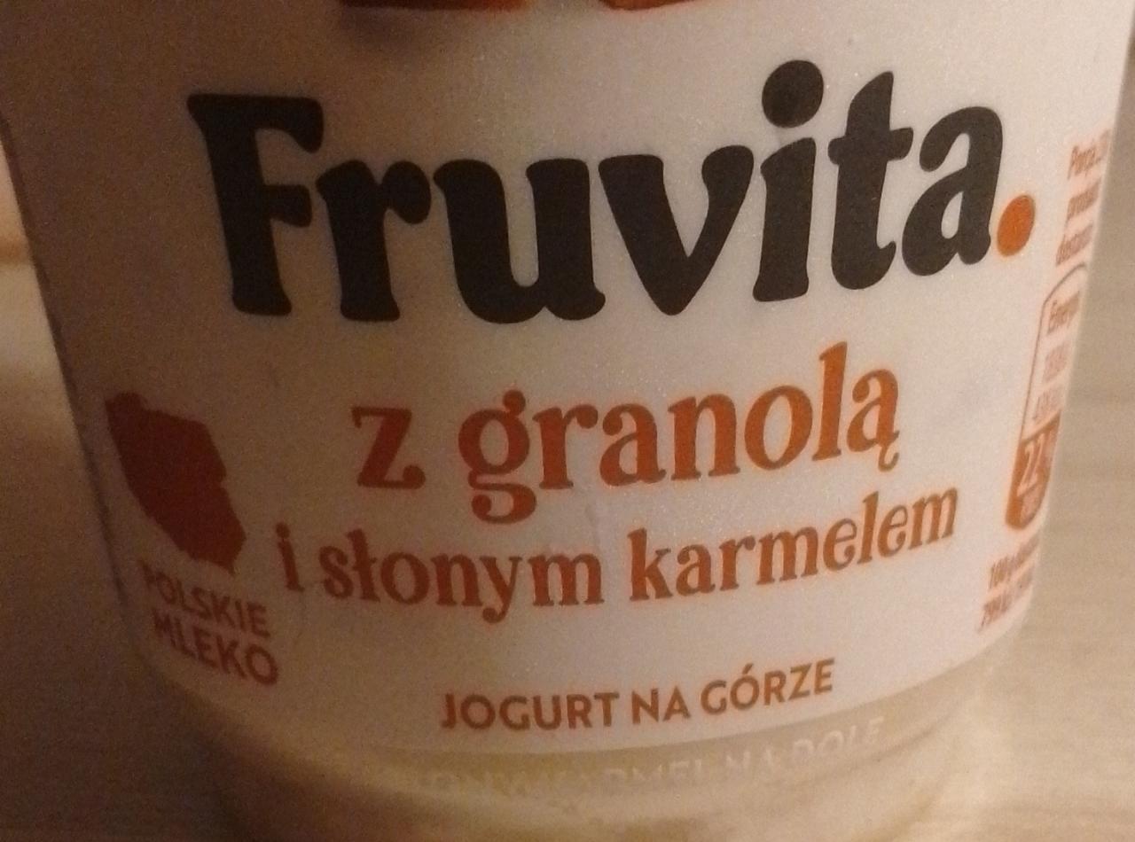 Zdjęcia - Jogurt z granolą i słonym karmelem Fruvita