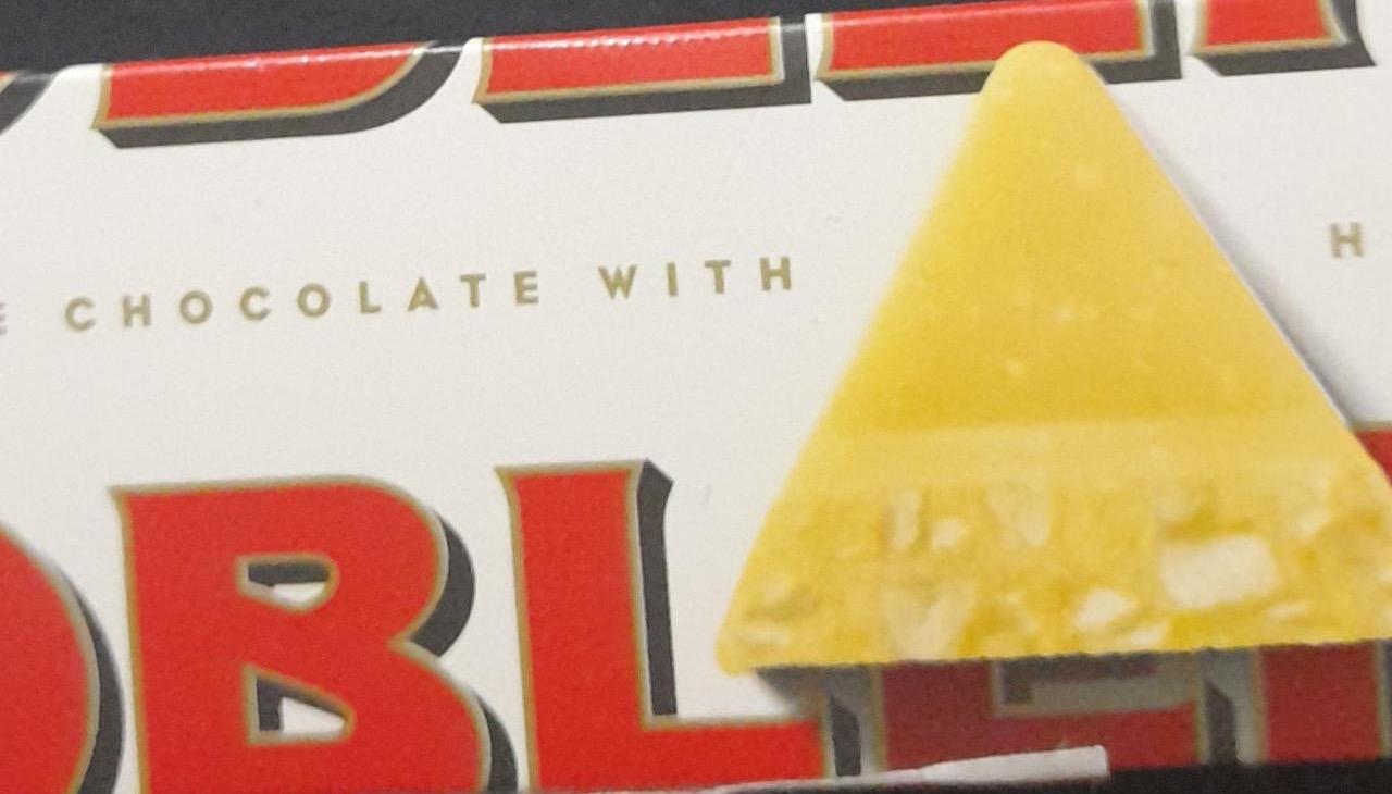 Zdjęcia - Toblerone Swiss White Chocolate with Honey & Almond Nougat