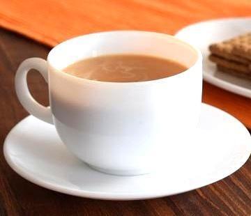 Zdjęcia - czarna herbata z mlekiem bez cukru