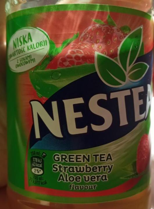 Zdjęcia - Nestea Joy Green Tea Napój owocowo-herbaciany o smaku truskawkowym z dodatkiem aloesu 500 ml