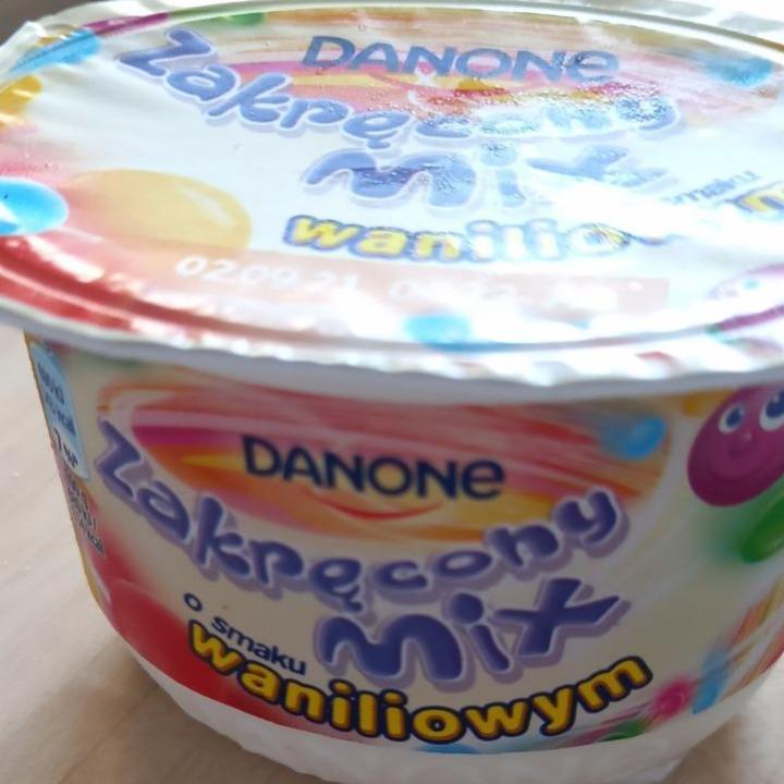 Zdjęcia - Zakręcony Mix Jogurt o smaku waniliowym Danone