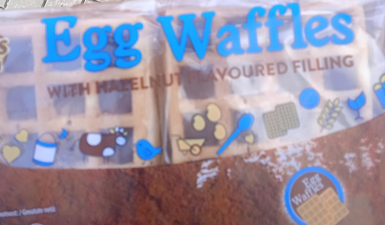 Zdjęcia - Egg waffles Gofry jajeczne z nadzieniem o smaku orzechów laskowych