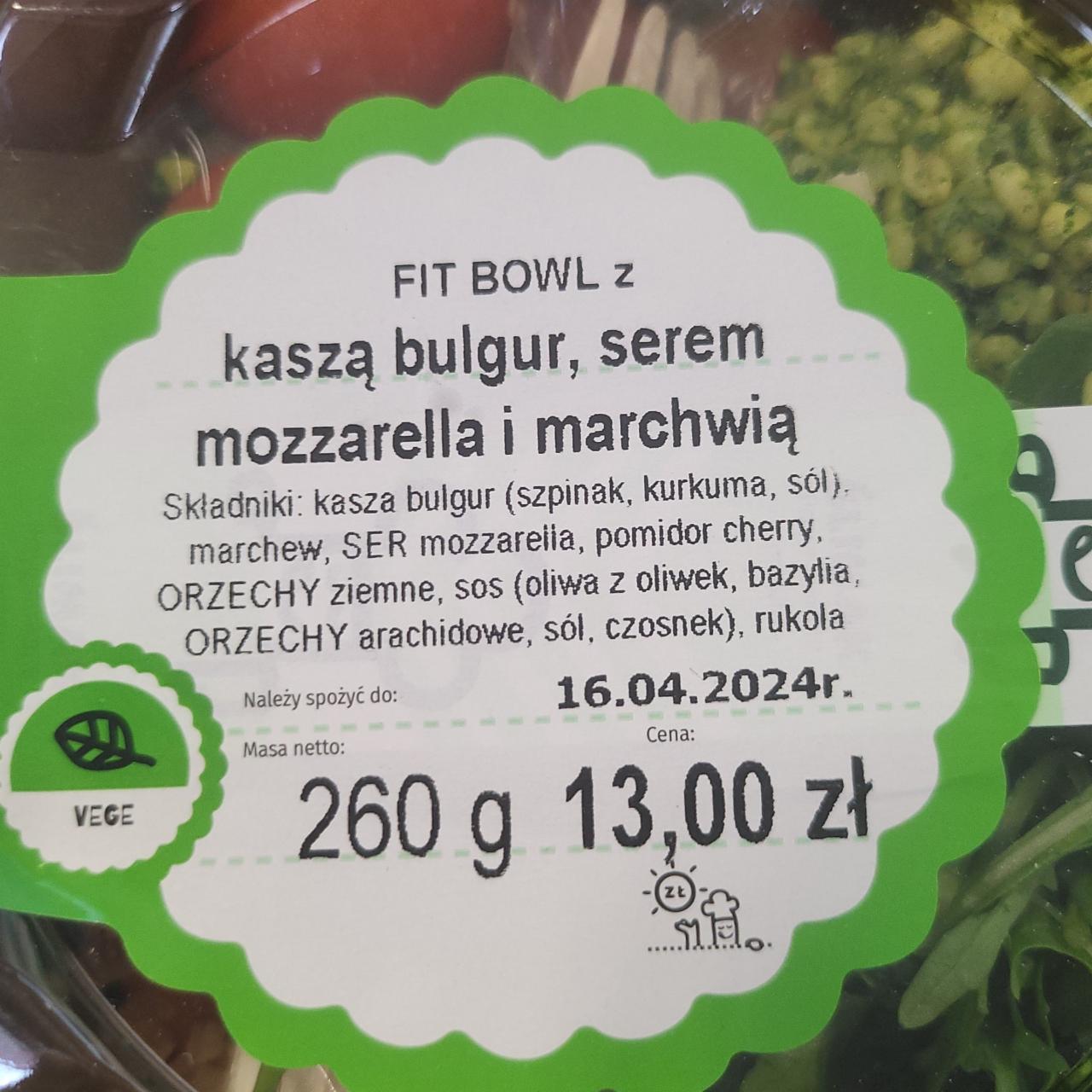 Zdjęcia - Fit bowl z kaszą bulgur, serem mozzarella i marchwią Ślimak