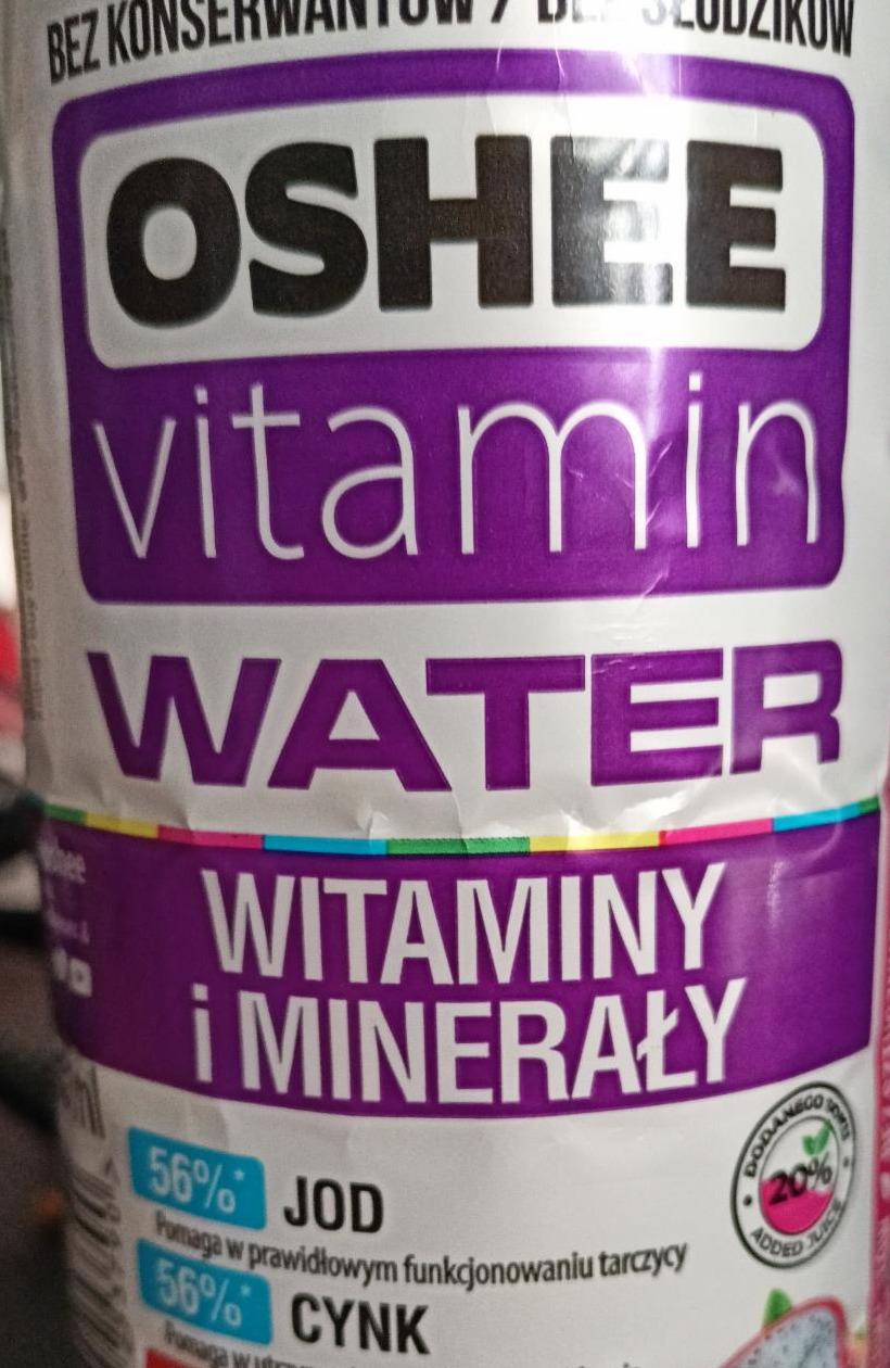 Zdjęcia - Oshee Vitamin Water Napój niegazowany o smaku czerwonych winogron-dragonfruit 555 ml