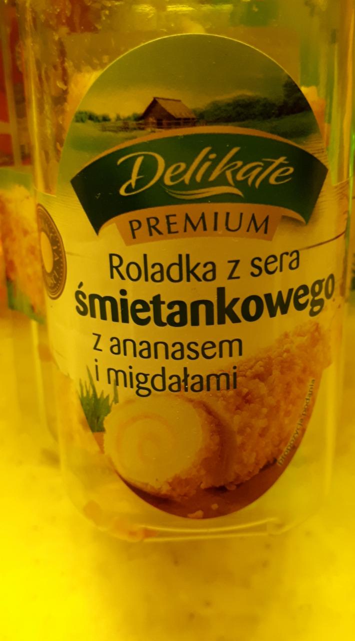 Zdjęcia - roladka z sera śmietankowego z ananasem i migdałami Delikate