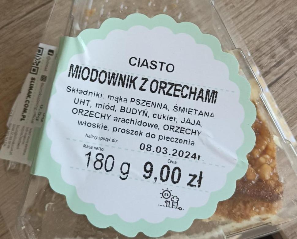 Zdjęcia - Ciasto Miodownik z orzechami Ślimak