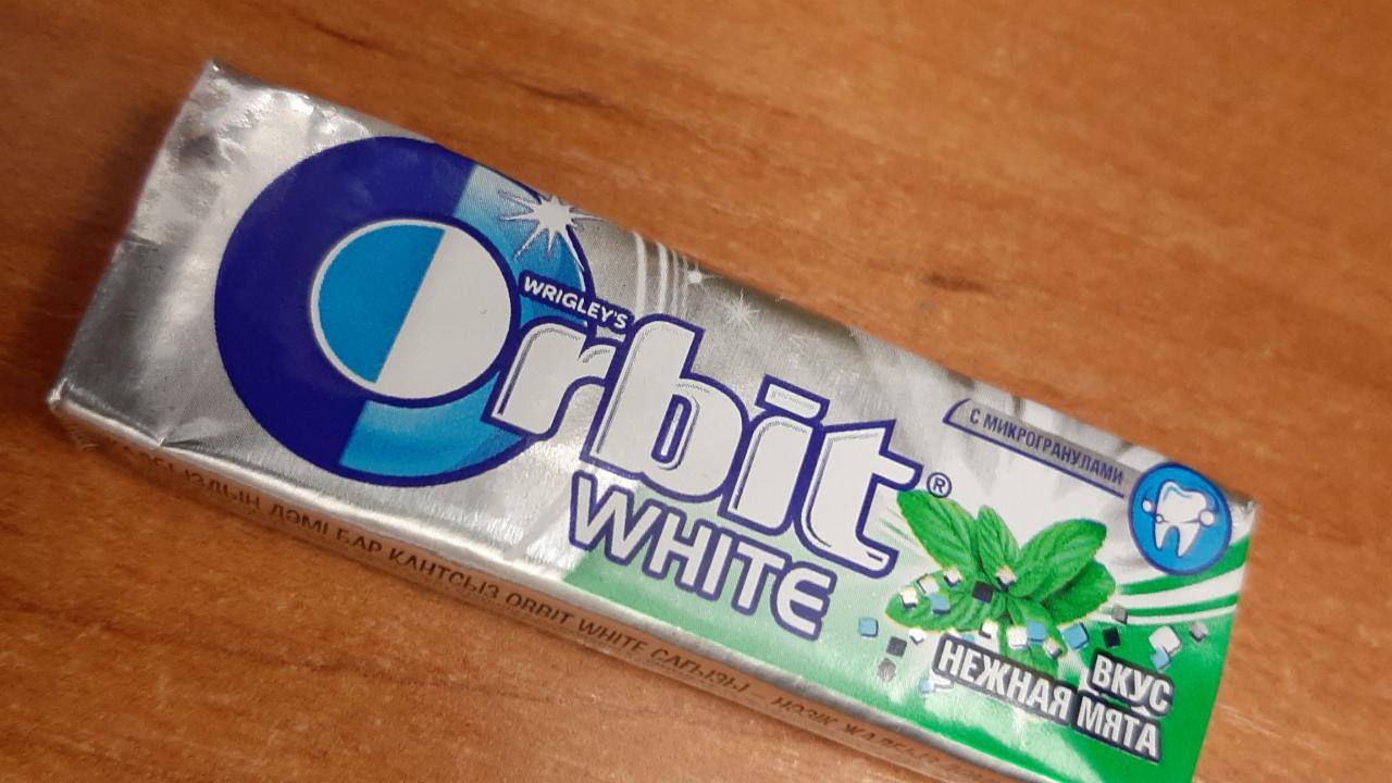 Zdjęcia - Orbit White Freshmint Bezcukrowa guma do żucia 64 g (46 sztuk)
