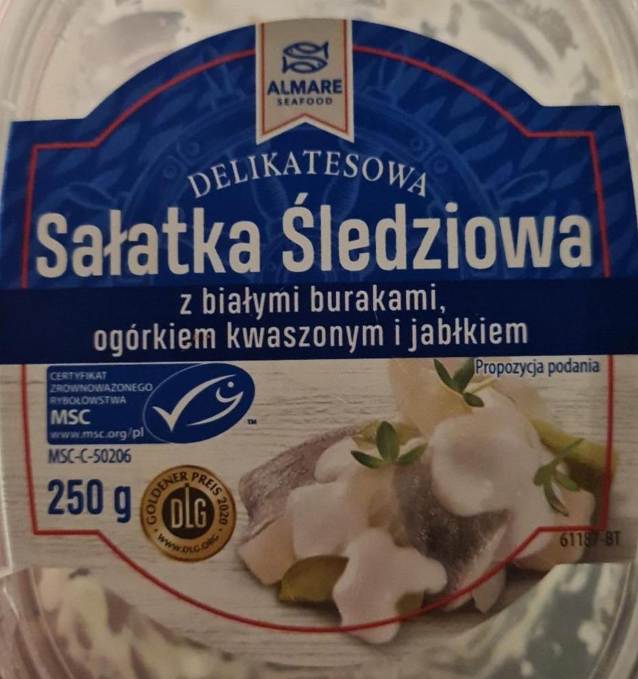 Zdjęcia - Delikatesowa Sałatka Śledziowa z białymi burakami, ogórkiem kwaszonym i jabłkiem Almare Seafood