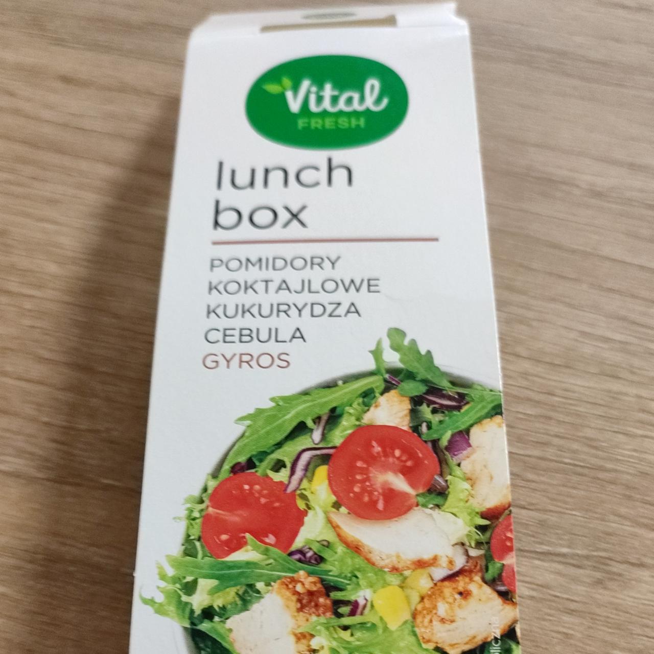 Zdjęcia - lunch box pomidory koktajlowe, kukurydza, cebula i gyros Vital Fresh