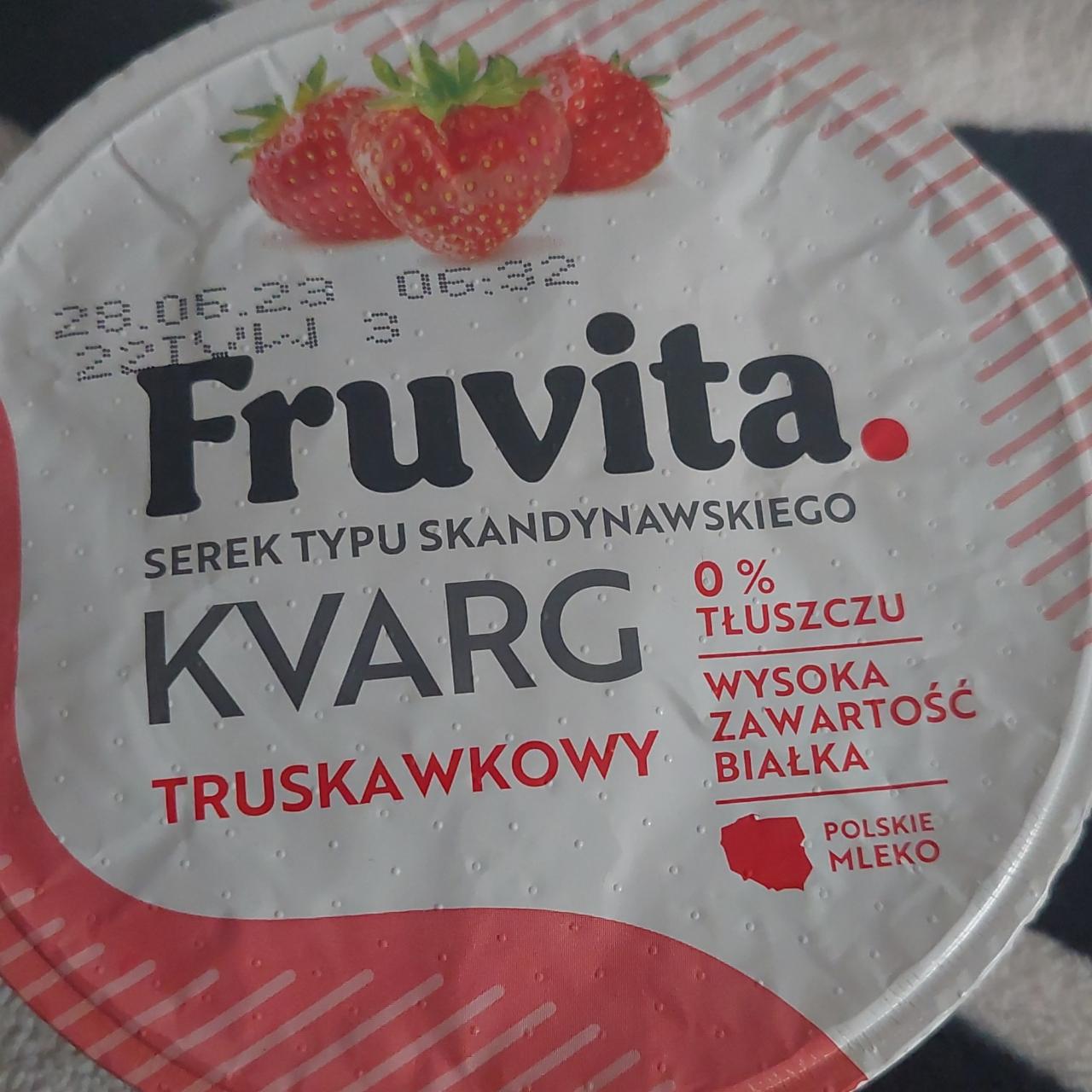 Zdjęcia - Serek typu skandynawskiego Kvarg truskawkowy Fruvita