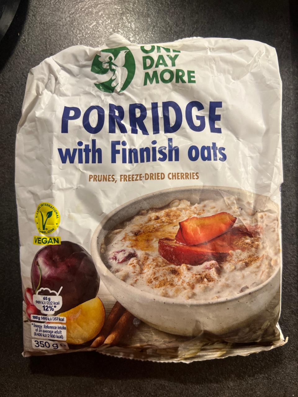 Zdjęcia - Porridge with Finnish oats prunes freeze-dried cherries One Day More
