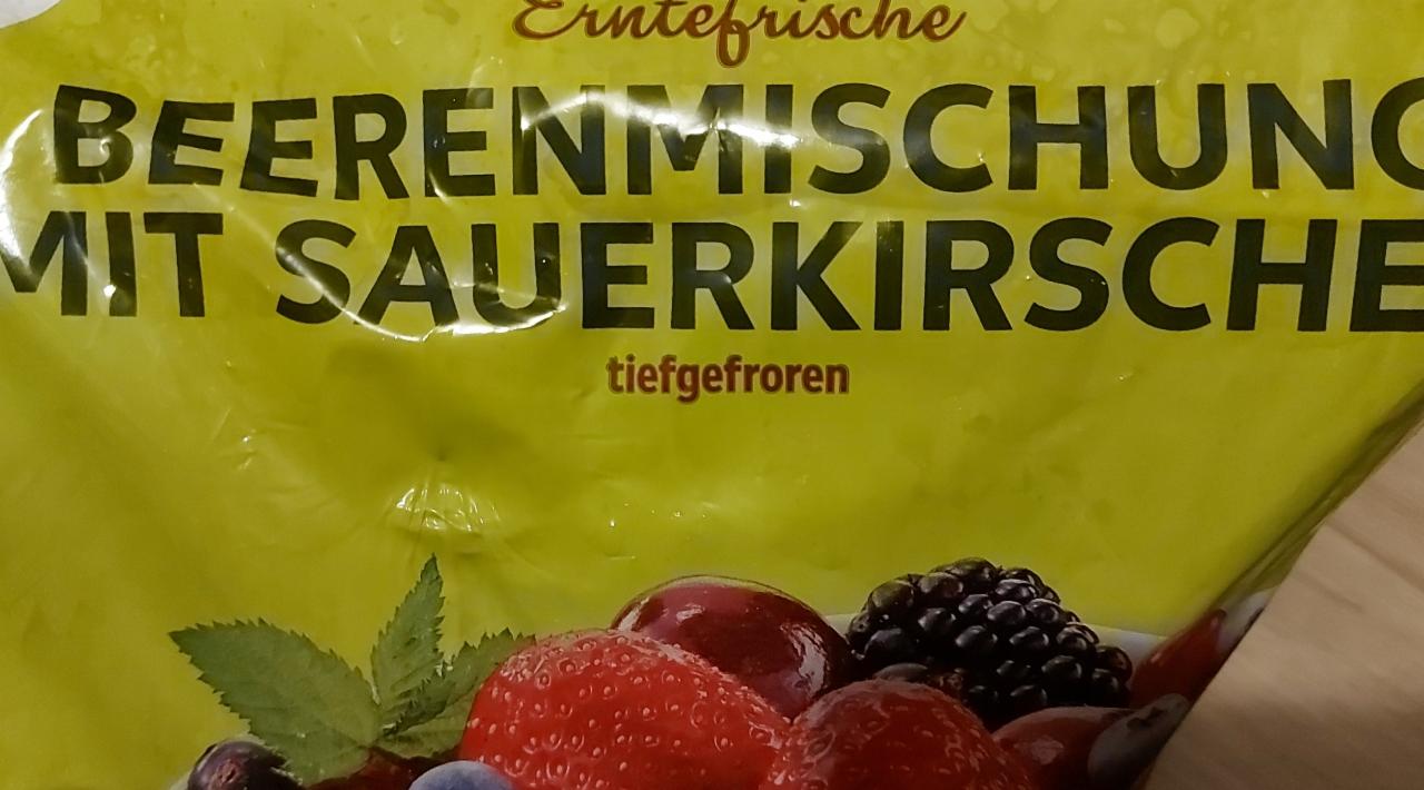 Zdjęcia - Beerenmischung mit sauerkirchen