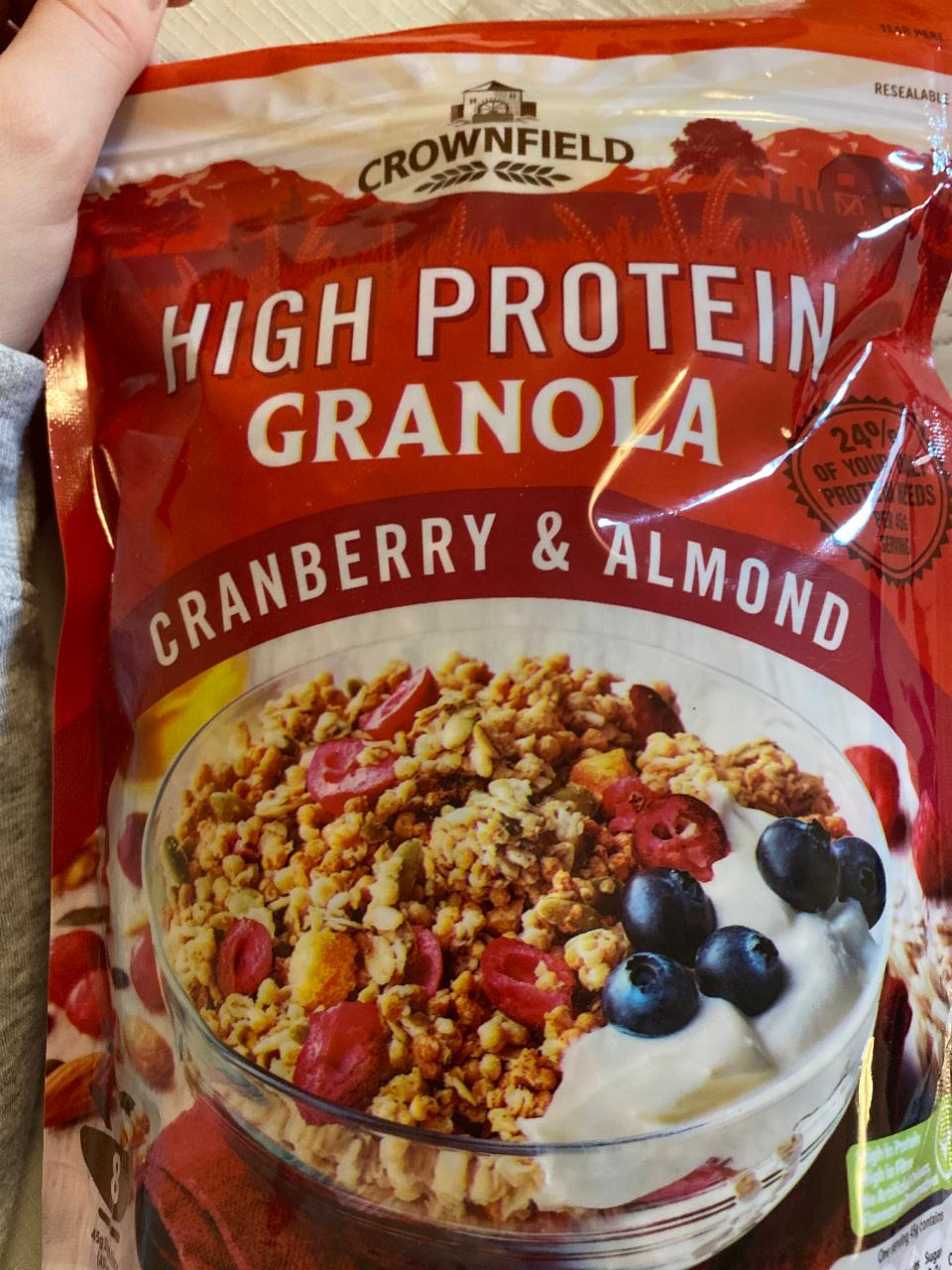 Zdjęcia - High protein granola cranberry & almond Crownfield