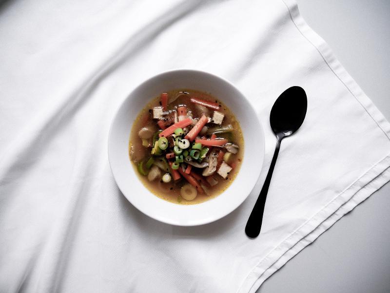 Azjatycka zupa z grzybami i imbirem