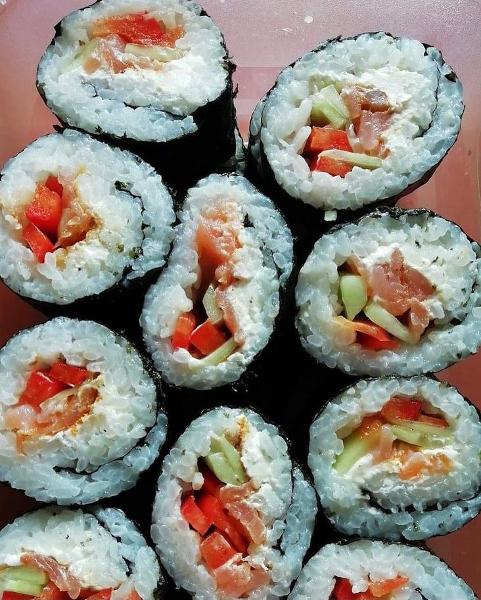Sushi z wędzonego łososia