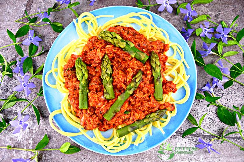 Spaghetti ze szparagami i tuńczykiem