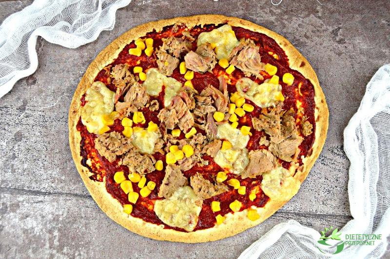 Ekspresowa pizza z tuńczykiem i kukurydzą